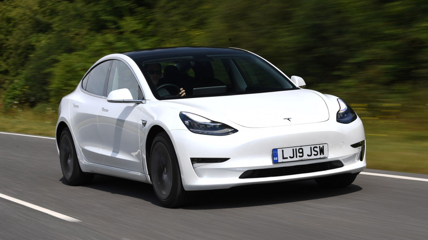 Tesla Model 3 самый продаваемый электромобиль в Великобритании